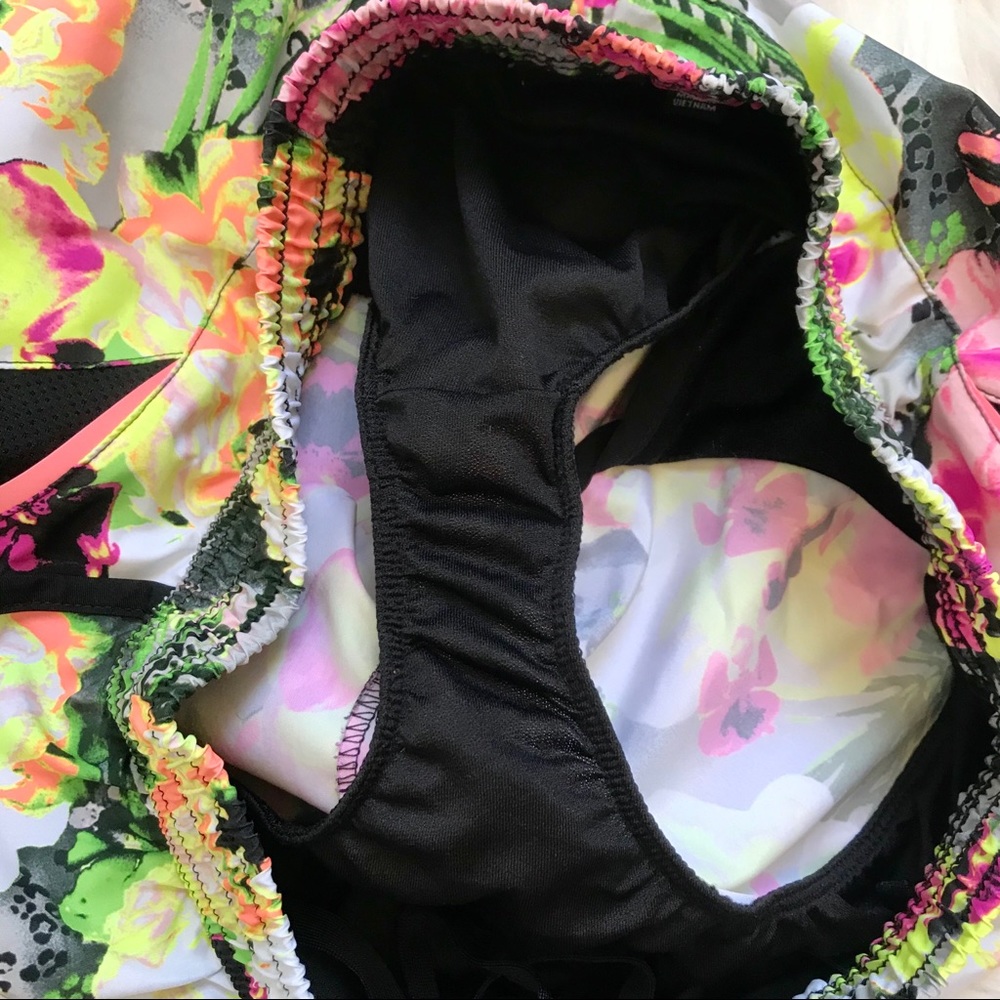 File Floral Running Short - Picture 4 of 5